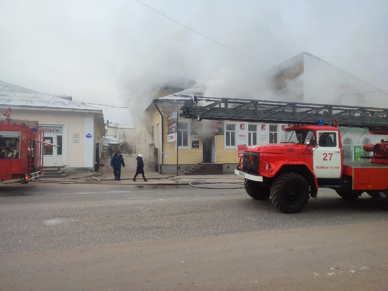 Серьёзный пожар в торговом центре произошёл в Великом Устюге